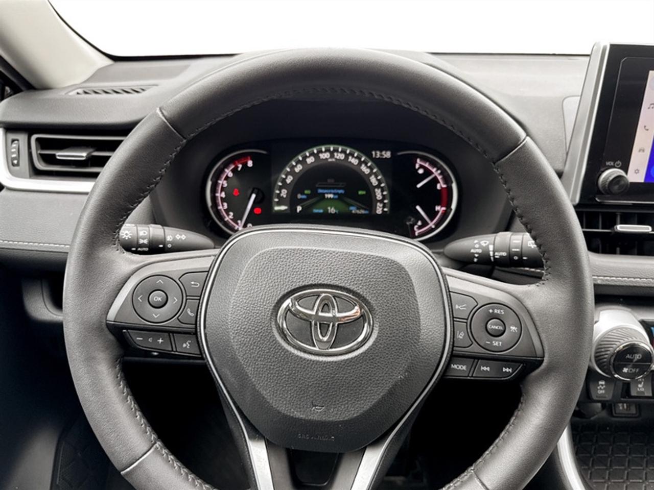 2024 Toyota RAV4 XLE  **CLEAN CARFAX** Photo