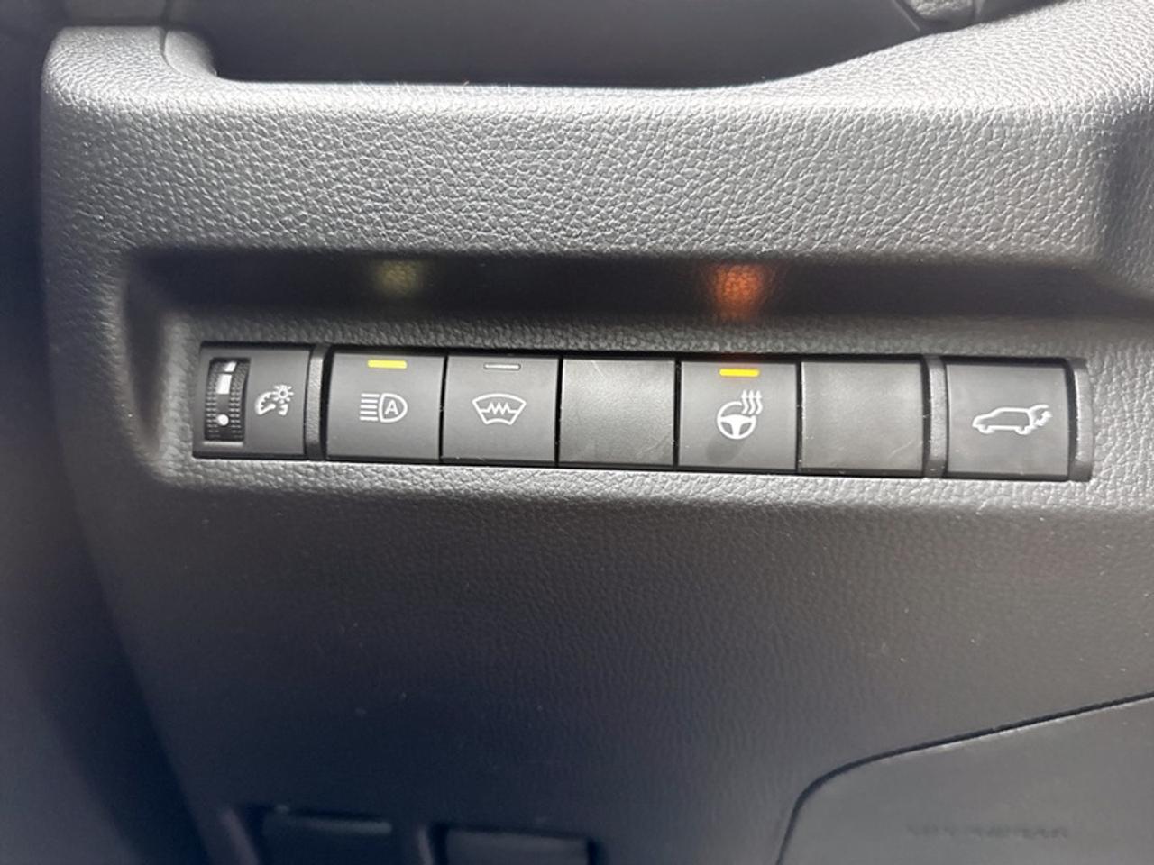 2024 Toyota RAV4 XLE  **CLEAN CARFAX** Photo