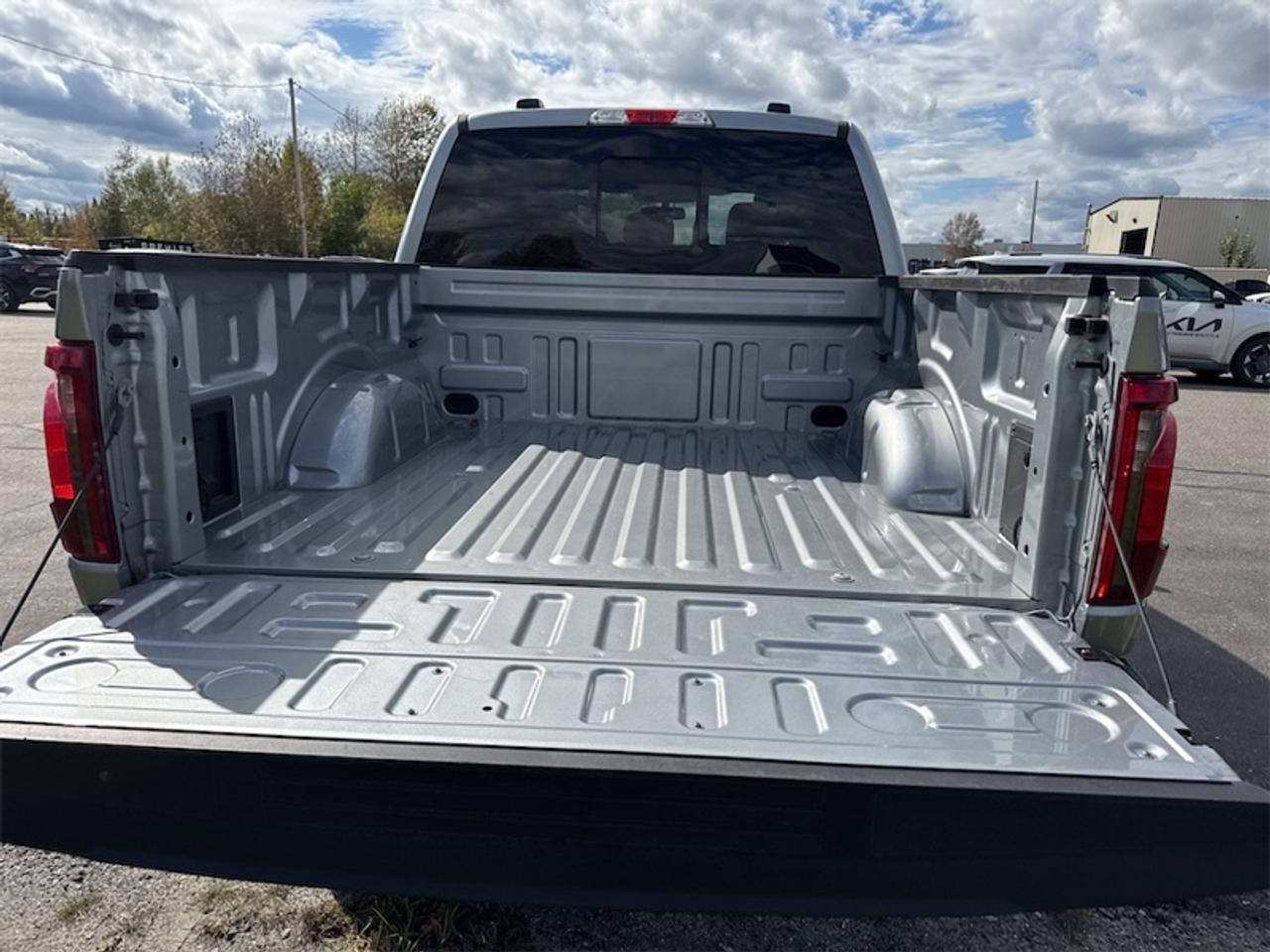 2025 Ford F-150 XLT  Navigation GPS Photo