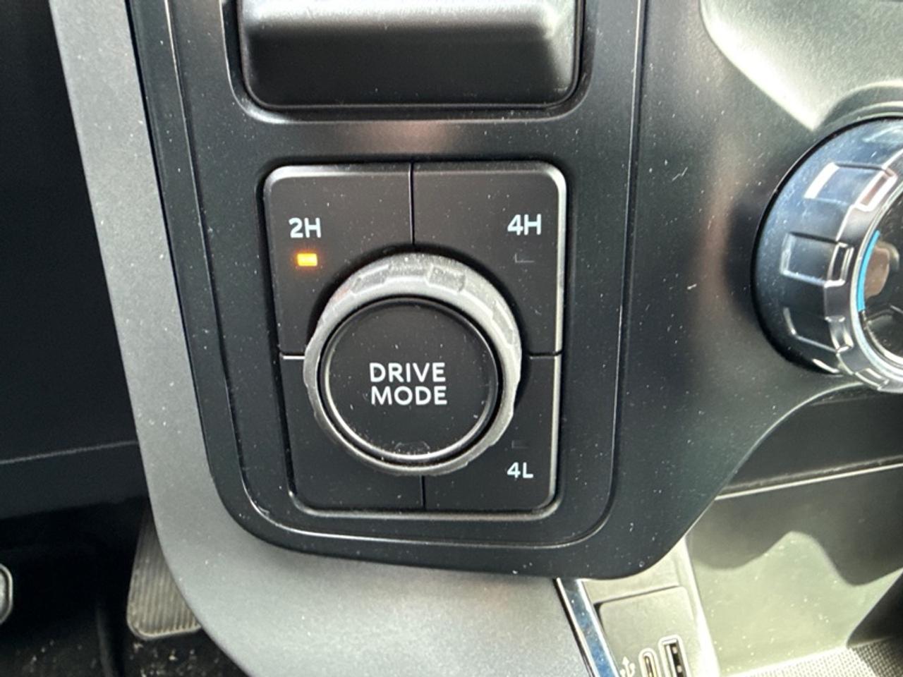 2025 Ford F-150 XLT  Navigation GPS Photo
