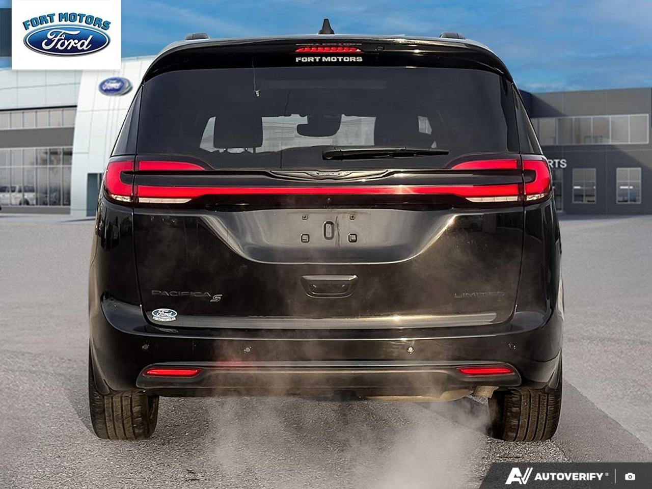 2025 Chrysler Pacifica Limited Photo4