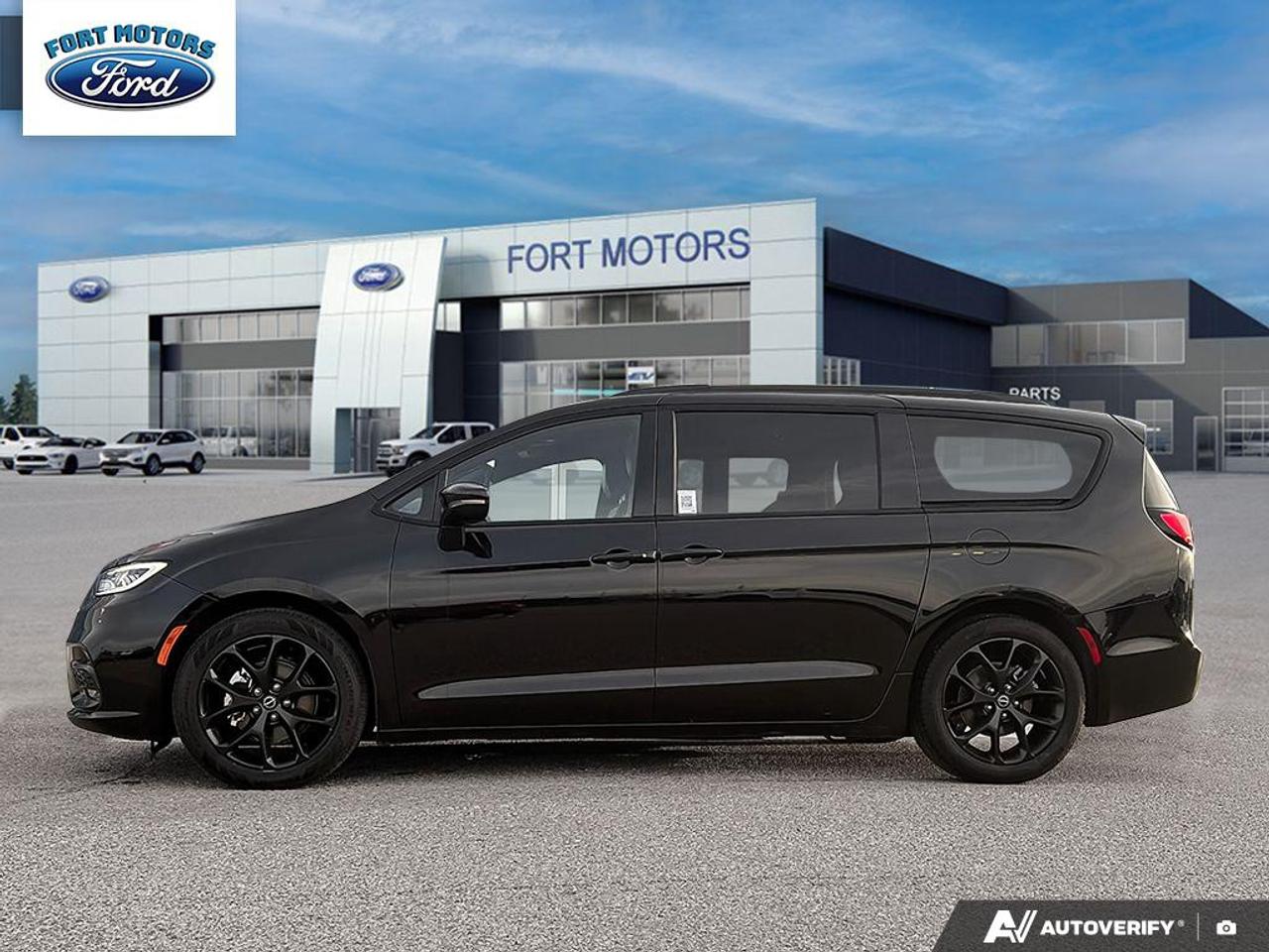 2025 Chrysler Pacifica Limited Photo2