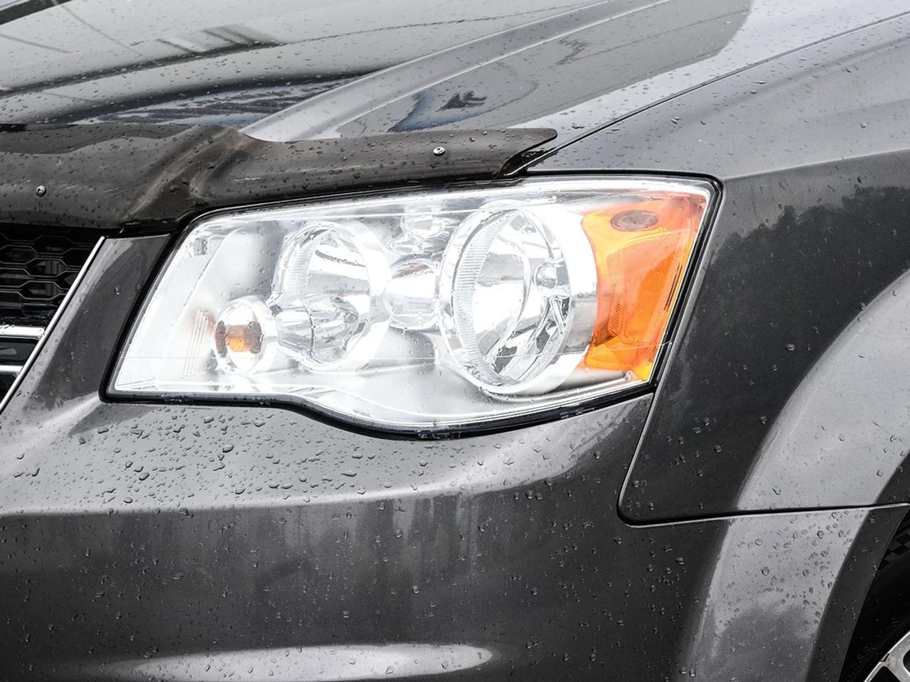 2017 Dodge Grand Caravan SXT Premium Plus Photo1