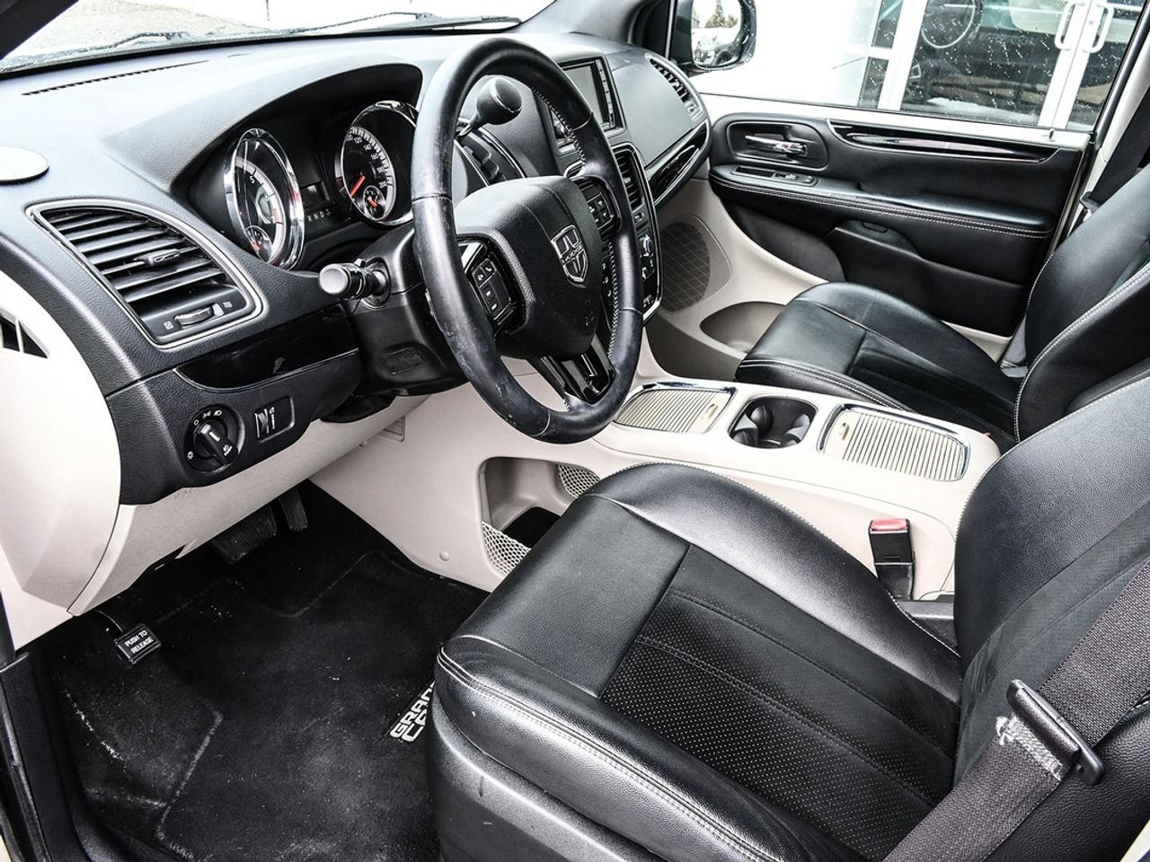2017 Dodge Grand Caravan SXT Premium Plus Photo