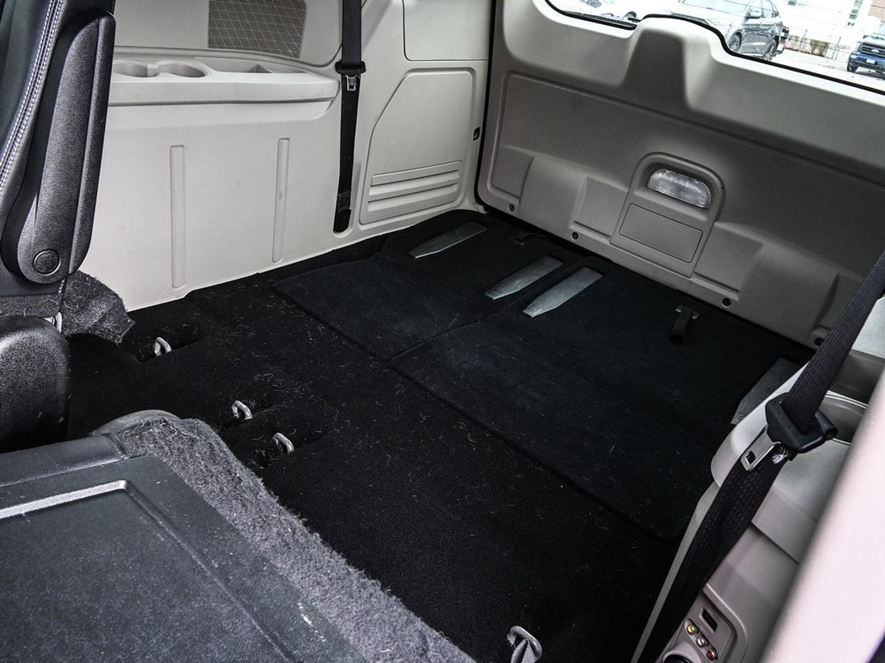 2017 Dodge Grand Caravan SXT Premium Plus Photo