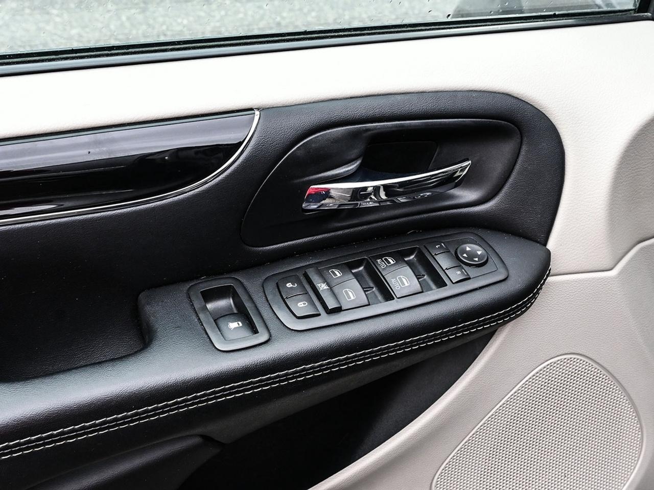 2017 Dodge Grand Caravan SXT Premium Plus Photo