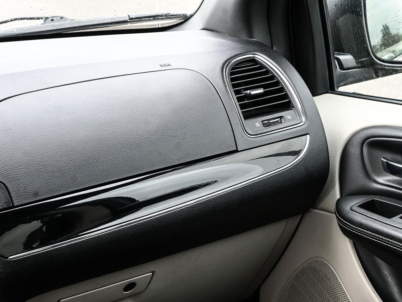 2017 Dodge Grand Caravan SXT Premium Plus Photo