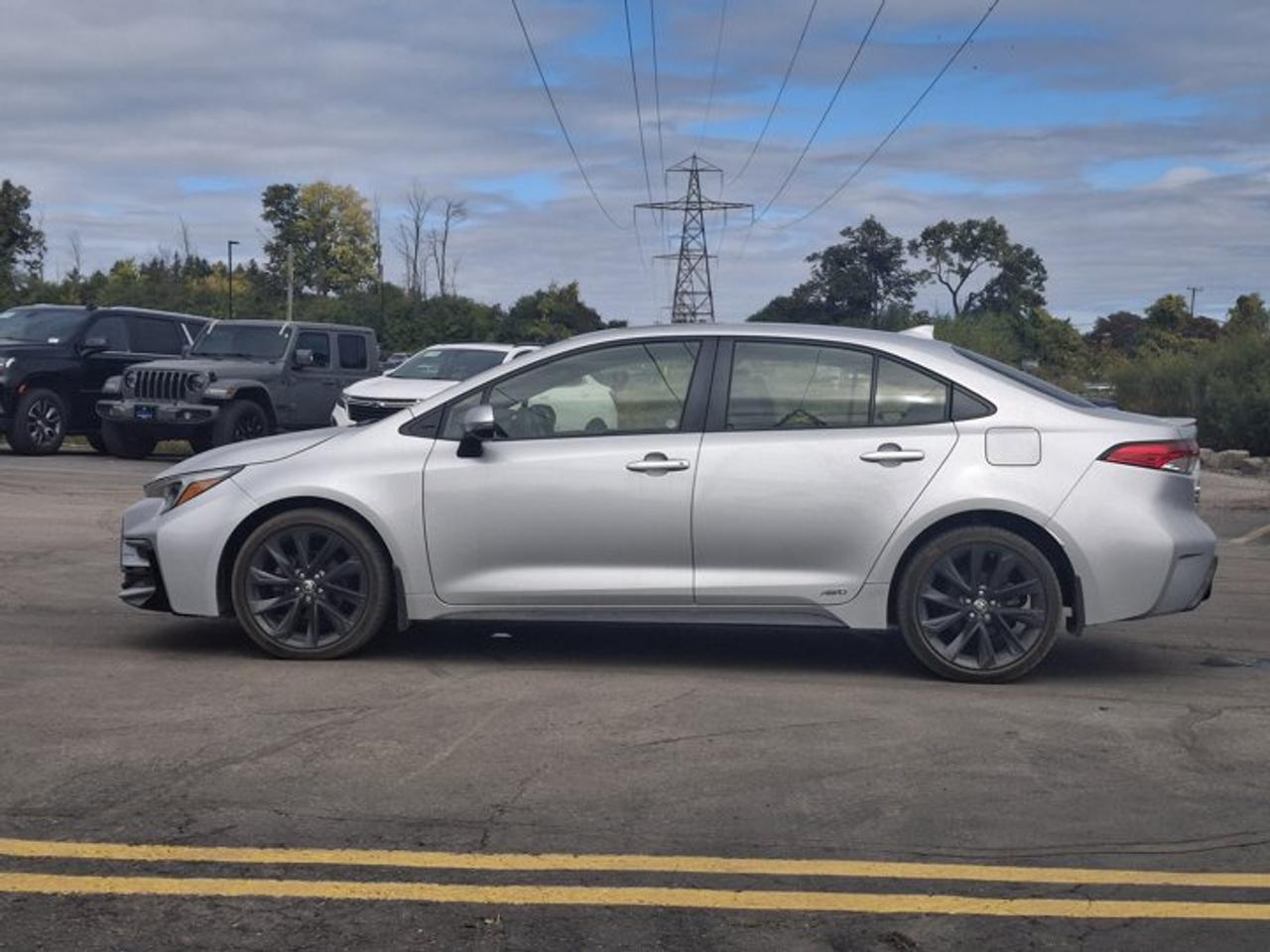2023 Toyota Corolla Hybrid SE | Sunroof | Heated Seats + Steering | Adaptive Cruise | CarPlay | Rear Cam | and More ! Photo