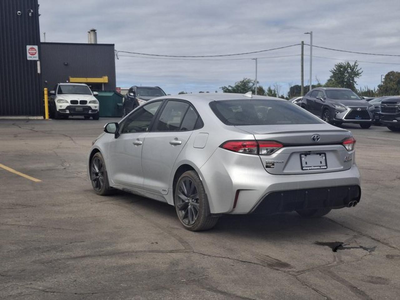 2023 Toyota Corolla Hybrid SE | Sunroof | Heated Seats + Steering | Adaptive Cruise | CarPlay | Rear Cam | and More ! Photo