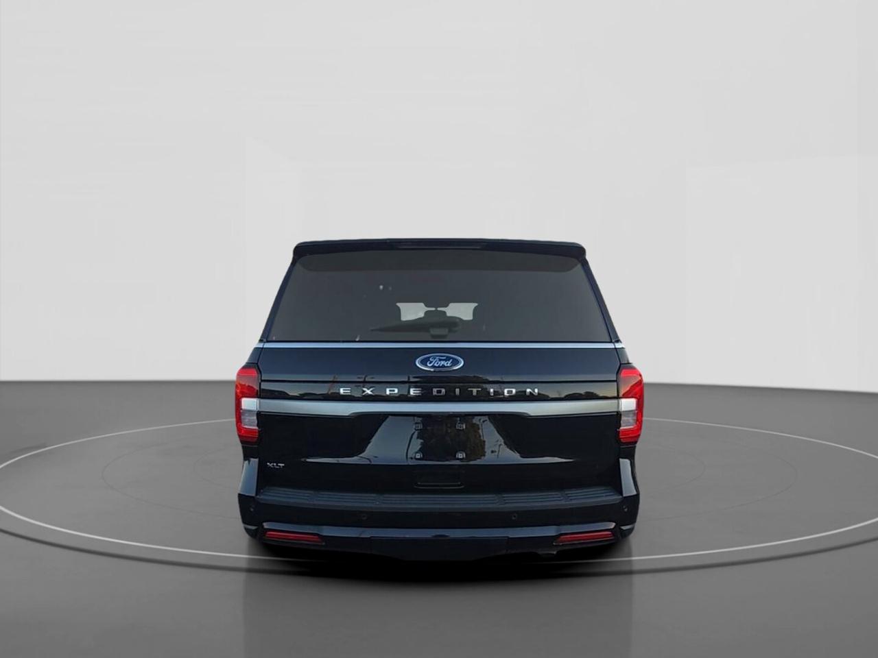 2023 Ford Expedition XLT Photo2