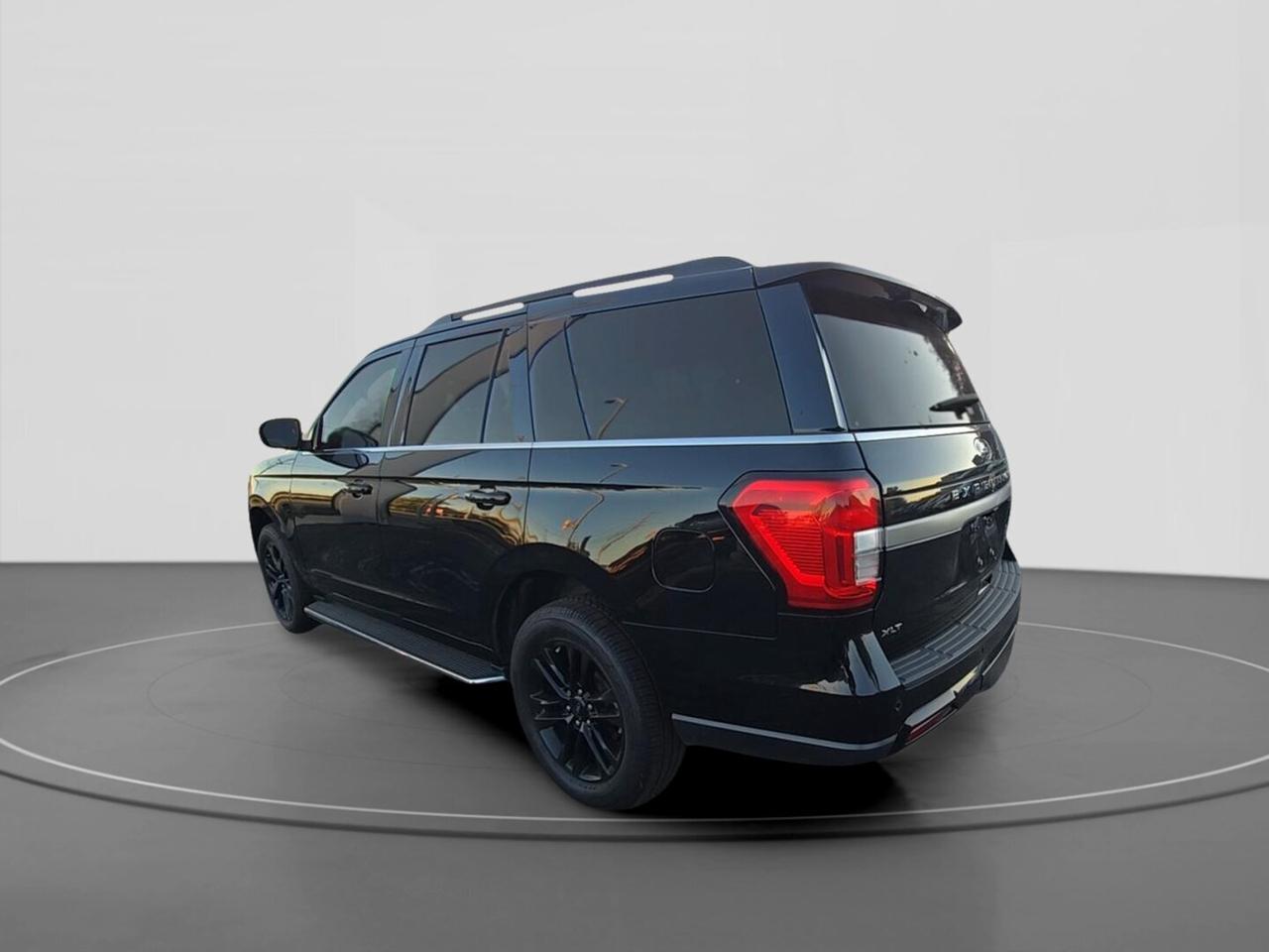 2023 Ford Expedition XLT Photo