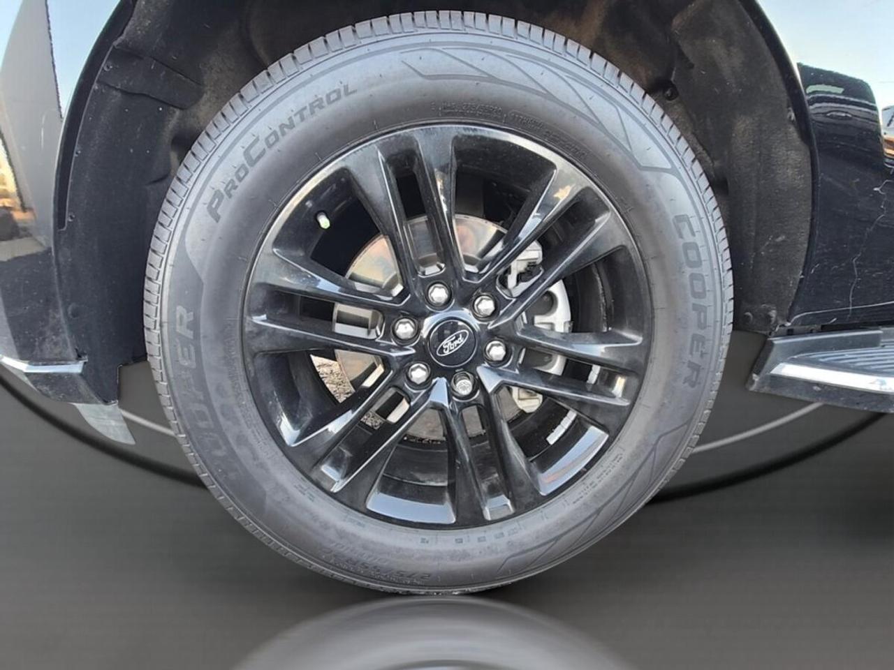 2023 Ford Expedition XLT Photo