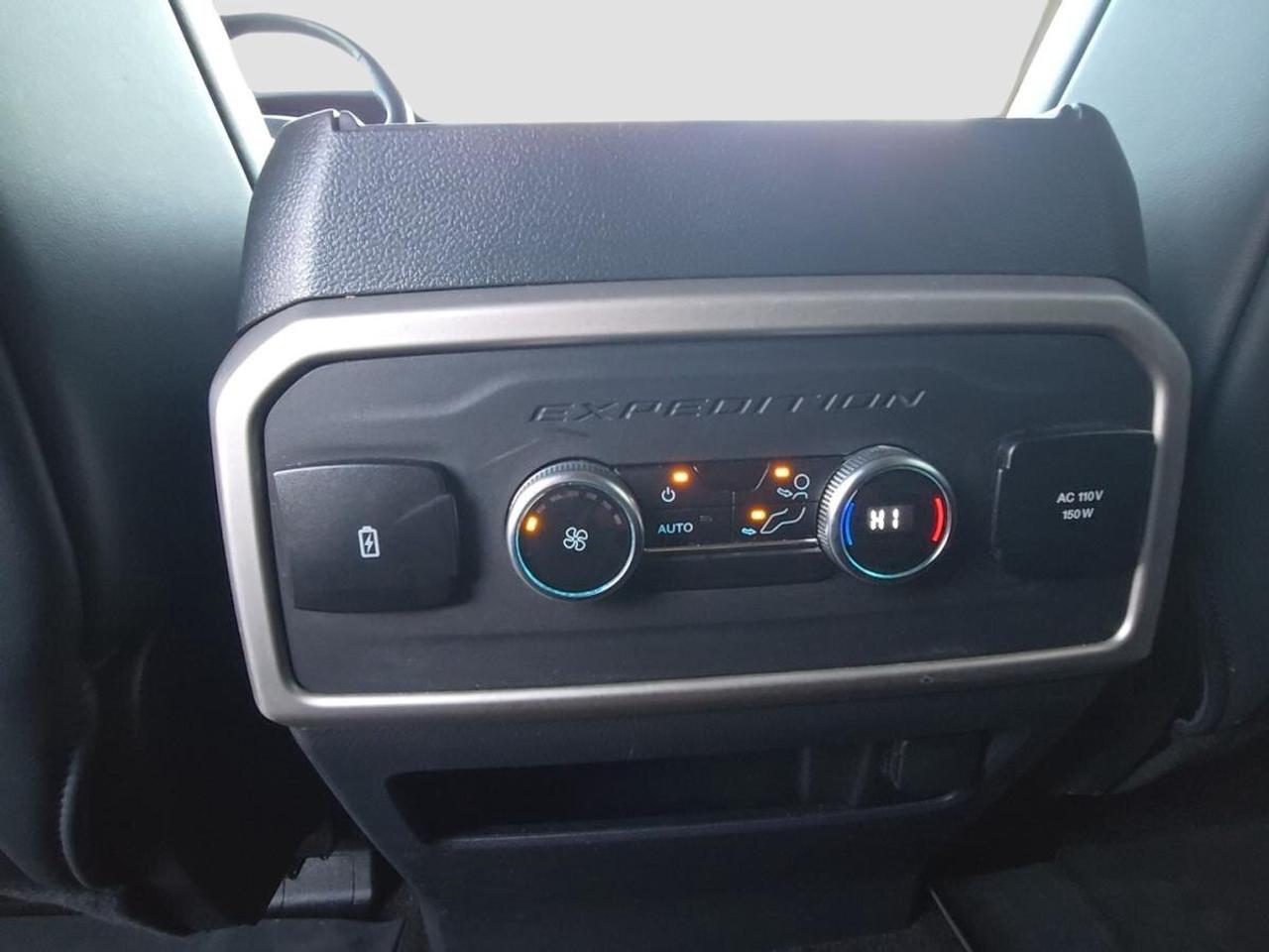 2023 Ford Expedition XLT Photo