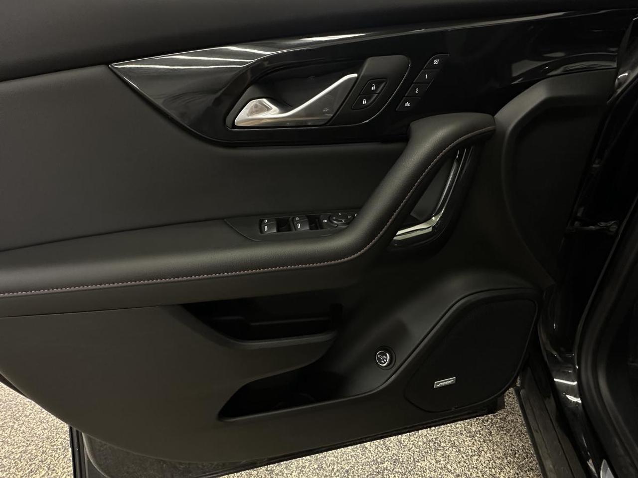 2024 Chevrolet Blazer RS/AWD/33KM/PANOROOF/LEATHER/NAVI/1 OWNER LEASE RETURN! Photo