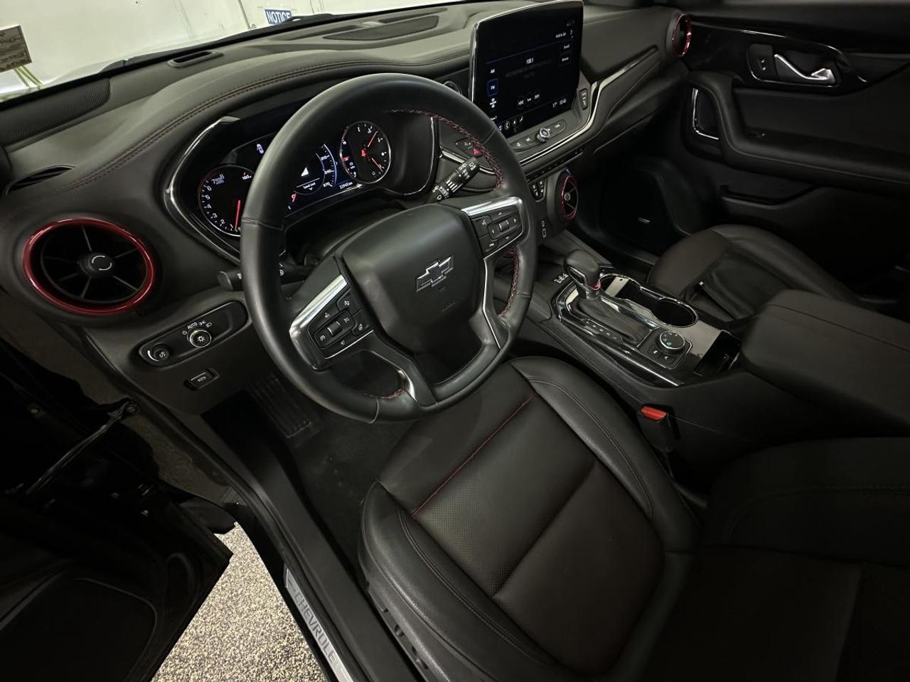 2024 Chevrolet Blazer RS/AWD/33KM/PANOROOF/LEATHER/NAVI/1 OWNER LEASE RETURN! Photo