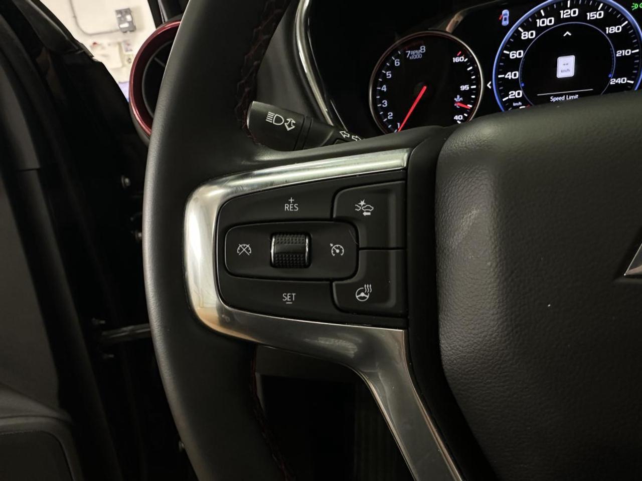 2024 Chevrolet Blazer RS/AWD/33KM/PANOROOF/LEATHER/NAVI/1 OWNER LEASE RETURN! Photo