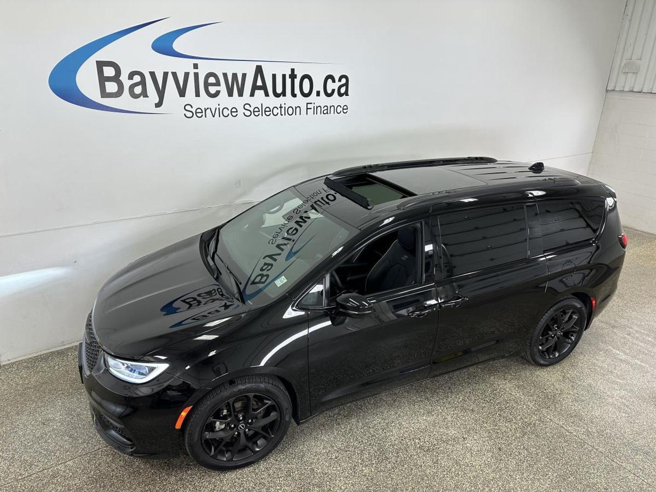 2026 Chrysler Pacifica Limited LIMITED/PANOROOF/LEATHER/NAVI/22KM/OFF 1 OWNER LEASE! Photo0