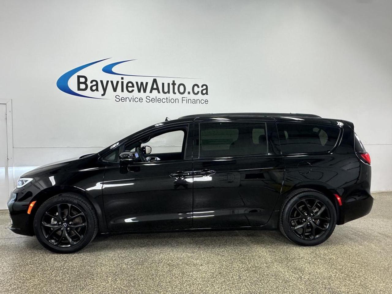 2026 Chrysler Pacifica Limited LIMITED/PANOROOF/LEATHER/NAVI/22KM/OFF 1 OWNER LEASE! Photo