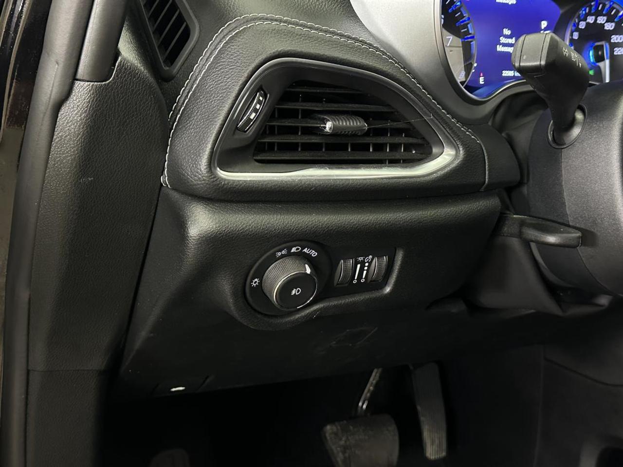 2026 Chrysler Pacifica Limited LIMITED/PANOROOF/LEATHER/NAVI/22KM/OFF 1 OWNER LEASE! Photo