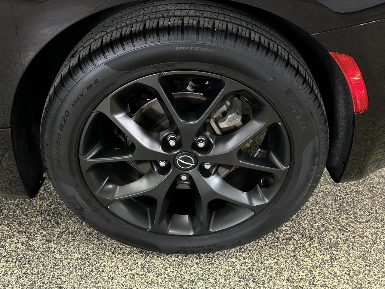 2026 Chrysler Pacifica Limited LIMITED/PANOROOF/LEATHER/NAVI/22KM/OFF 1 OWNER LEASE! Photo