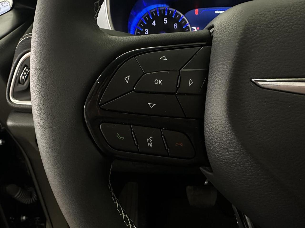 2026 Chrysler Pacifica Limited LIMITED/PANOROOF/LEATHER/NAVI/22KM/OFF 1 OWNER LEASE! Photo