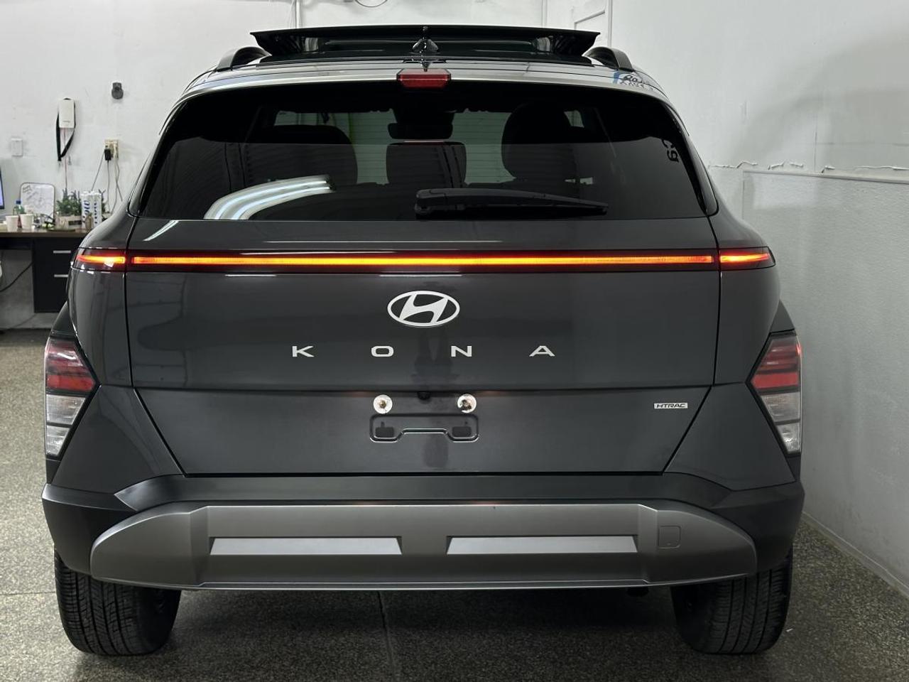 2025 Hyundai KONA 2.0L Preferred w/Trend Package PREFERRED/TREND PKG/AWD/LEATHER/ROOF/MORE! Photo