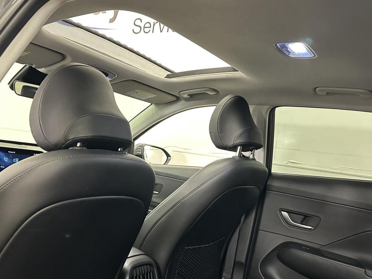 2025 Hyundai KONA 2.0L Preferred w/Trend Package PREFERRED/TREND PKG/AWD/LEATHER/ROOF/MORE! Photo
