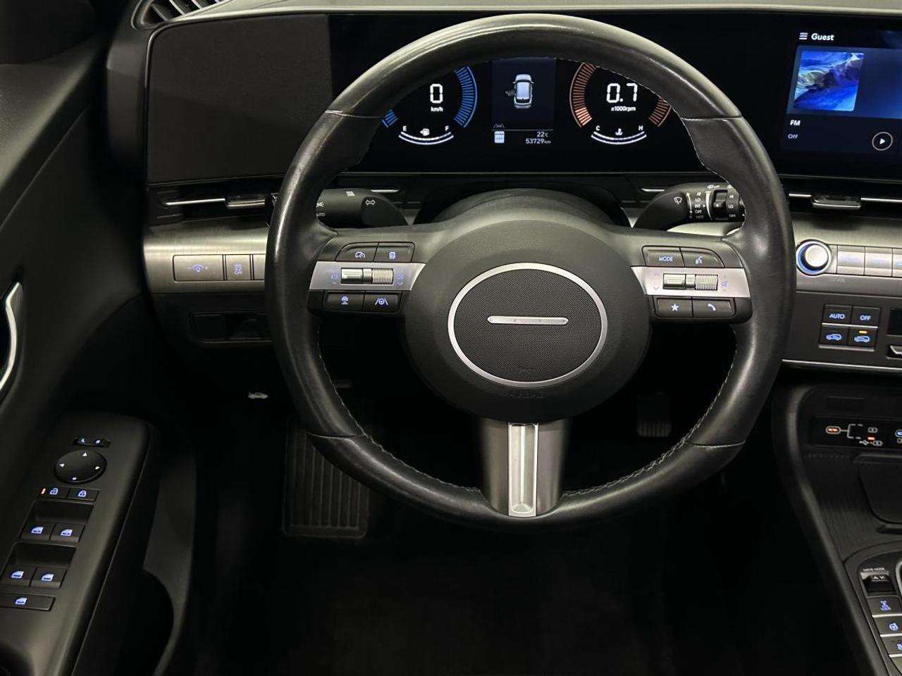 2025 Hyundai KONA 2.0L Preferred w/Trend Package PREFERRED/TREND PKG/AWD/LEATHER/ROOF/MORE! Photo