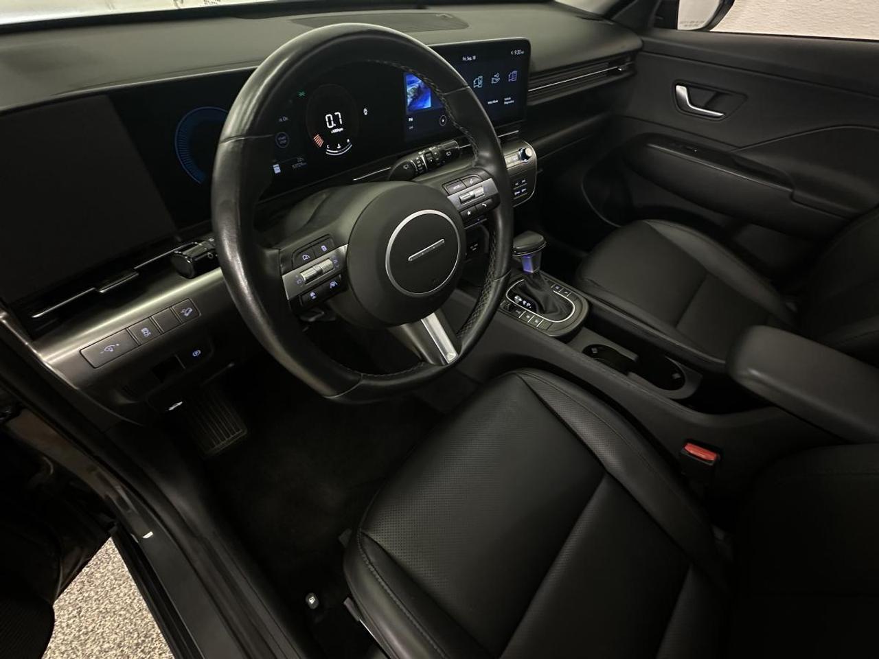 2025 Hyundai KONA 2.0L Preferred w/Trend Package PREFERRED/TREND PKG/AWD/LEATHER/ROOF/MORE! Photo
