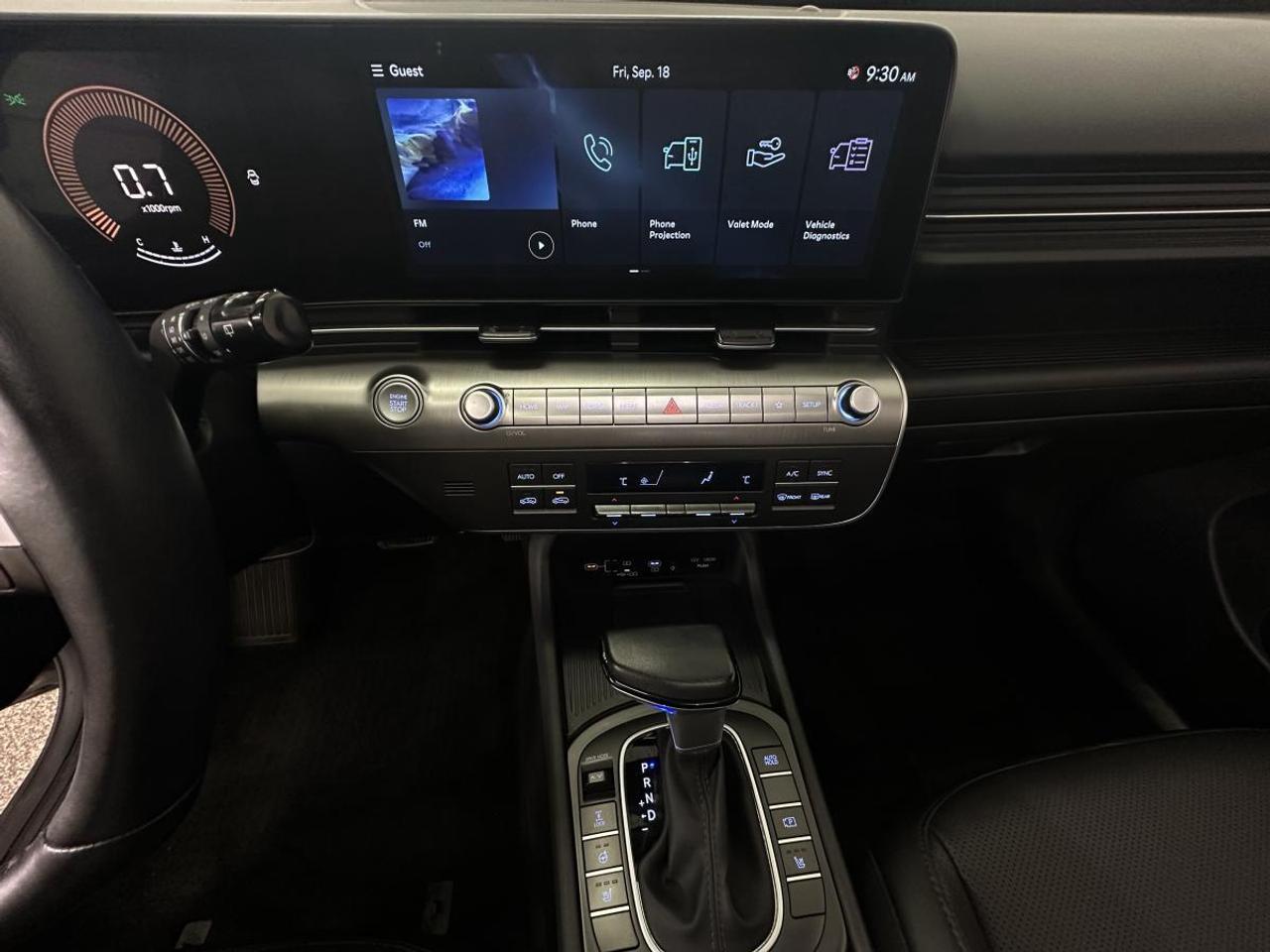2025 Hyundai KONA 2.0L Preferred w/Trend Package PREFERRED/TREND PKG/AWD/LEATHER/ROOF/MORE! Photo