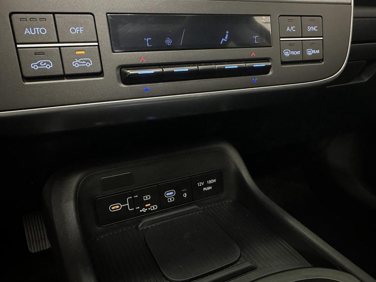 2025 Hyundai KONA 2.0L Preferred w/Trend Package PREFERRED/TREND PKG/AWD/LEATHER/ROOF/MORE! Photo