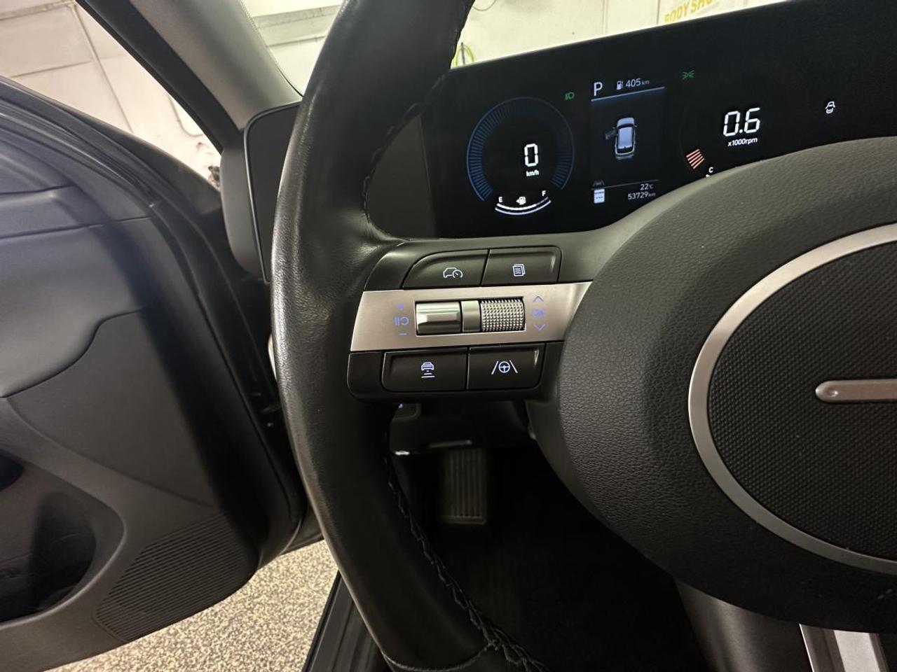 2025 Hyundai KONA 2.0L Preferred w/Trend Package PREFERRED/TREND PKG/AWD/LEATHER/ROOF/MORE! Photo