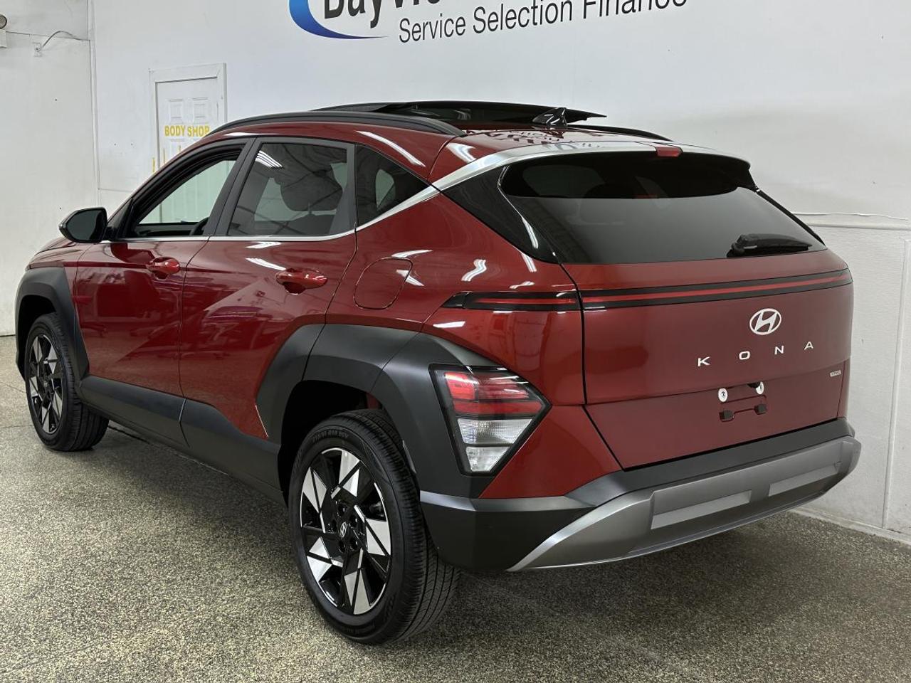 2025 Hyundai KONA 2.0L Preferred w/Trend Package PREFERRED/TREND PKG/AWD/LEATHER/ROOF/MORE! Photo