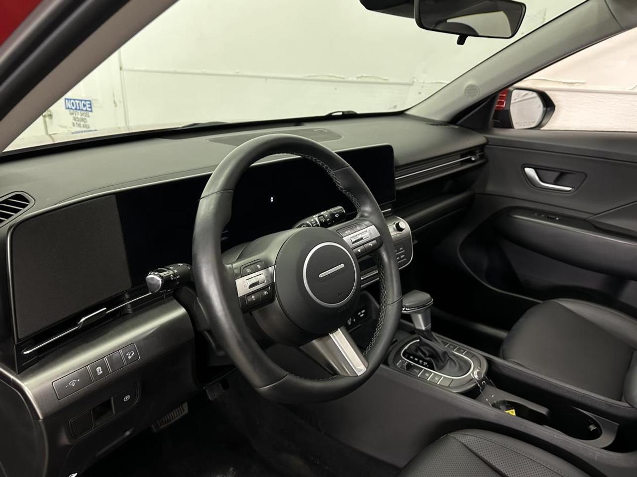 2025 Hyundai KONA 2.0L Preferred w/Trend Package PREFERRED/TREND PKG/AWD/LEATHER/ROOF/MORE! Photo