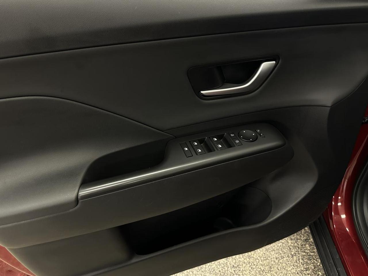 2025 Hyundai KONA 2.0L Preferred w/Trend Package PREFERRED/TREND PKG/AWD/LEATHER/ROOF/MORE! Photo