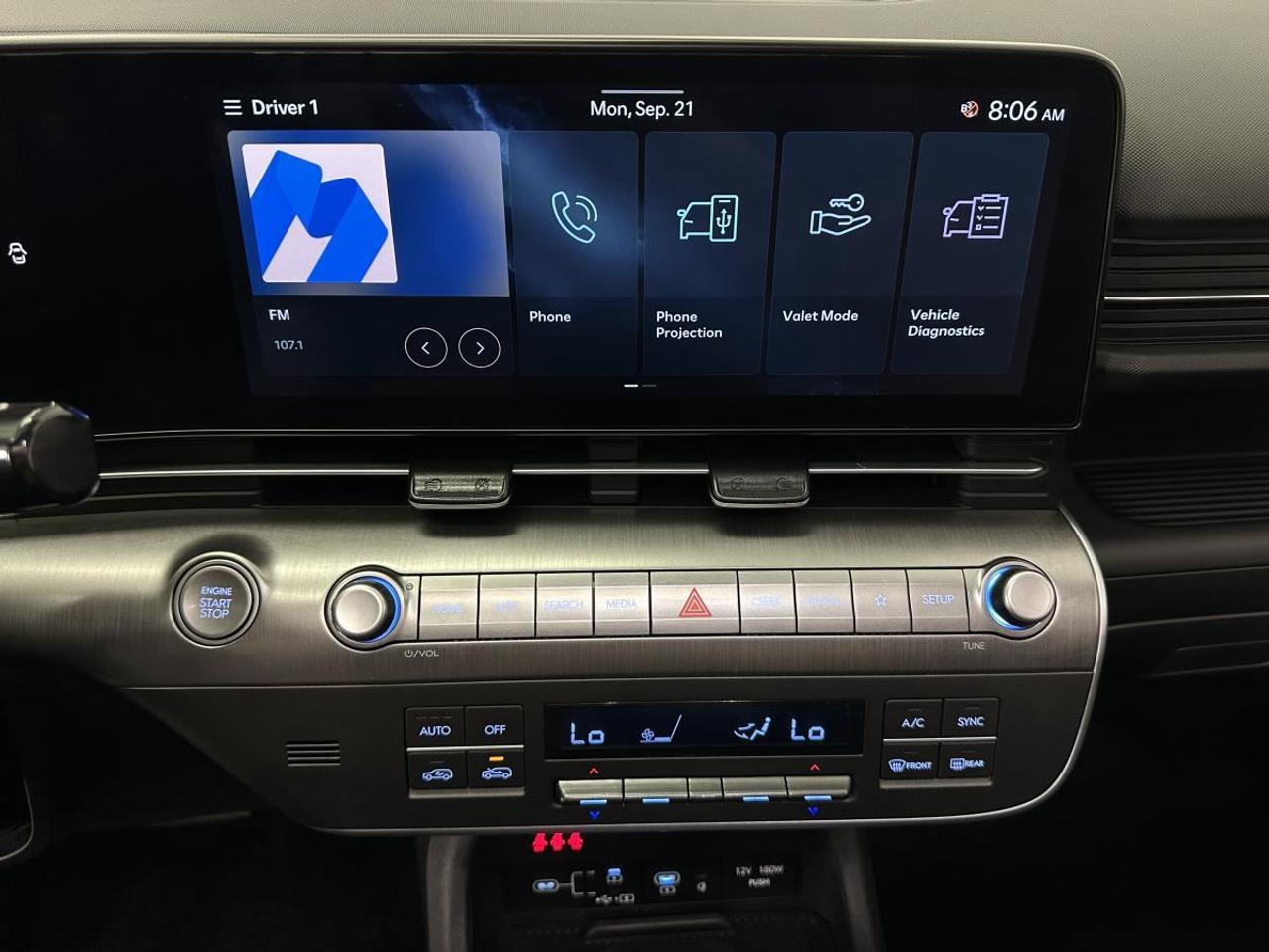 2025 Hyundai KONA 2.0L Preferred w/Trend Package PREFERRED/TREND PKG/AWD/LEATHER/ROOF/MORE! Photo