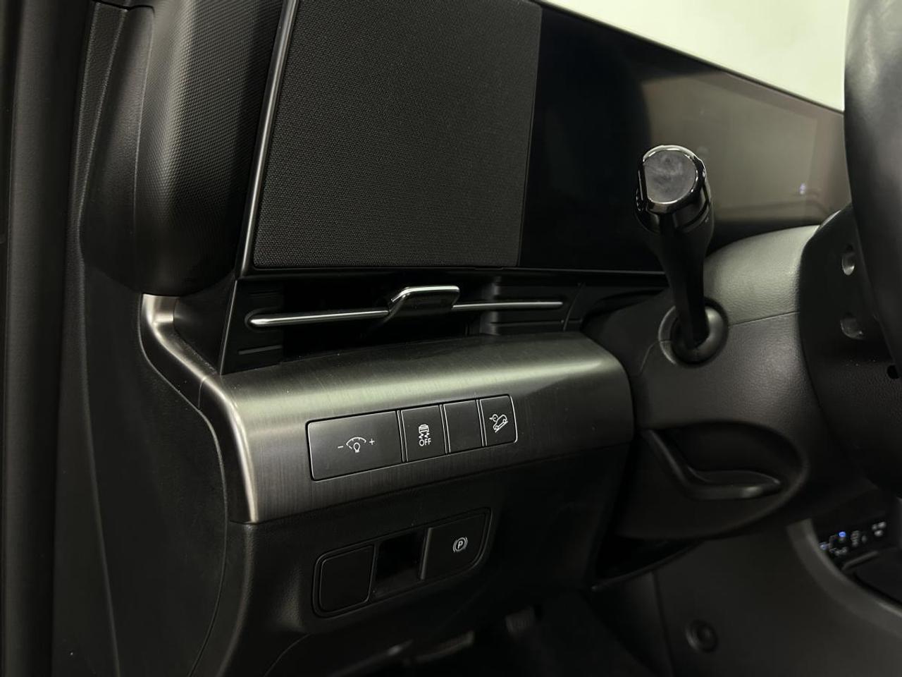 2025 Hyundai KONA 2.0L Preferred w/Trend Package PREFERRED/TREND PKG/AWD/LEATHER/ROOF/MORE! Photo
