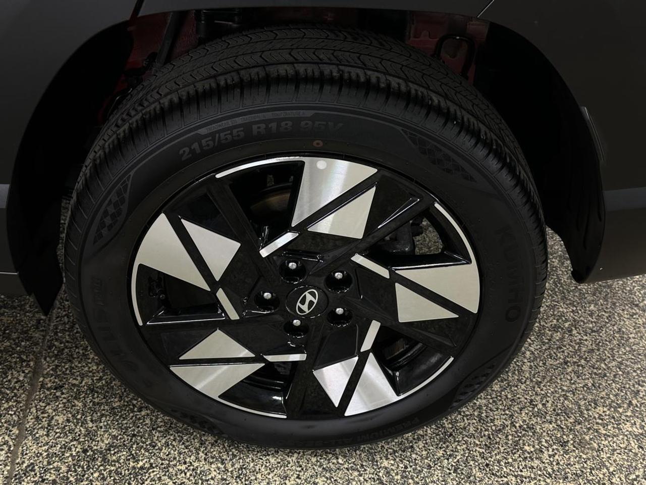 2025 Hyundai KONA 2.0L Preferred w/Trend Package PREFERRED/TREND PKG/AWD/LEATHER/ROOF/MORE! Photo