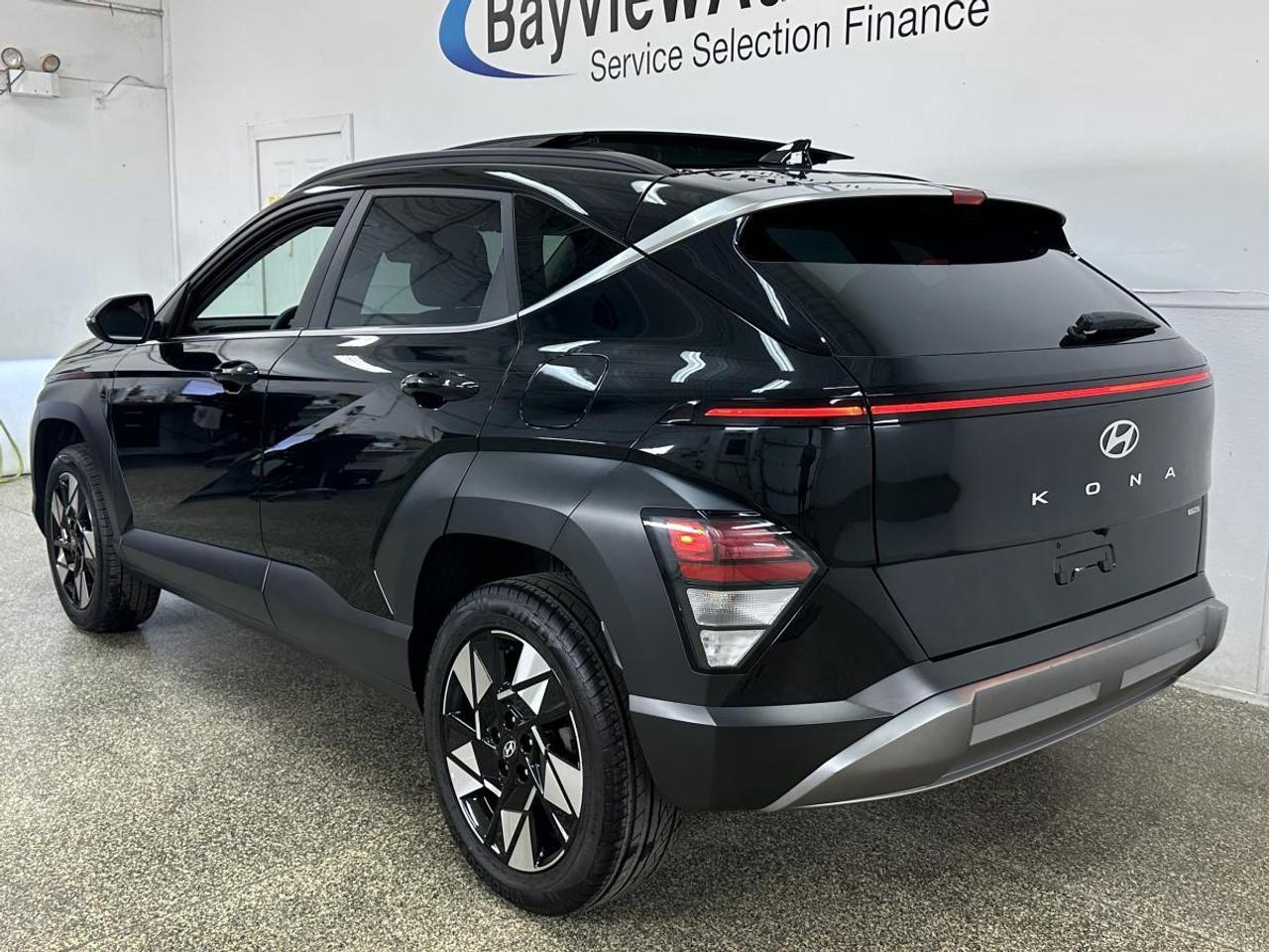 2025 Hyundai KONA 2.0L Preferred w/Trend Package PREFERRED/TREND PKG/AWD/LEATHER/ROOF/MORE! Photo2