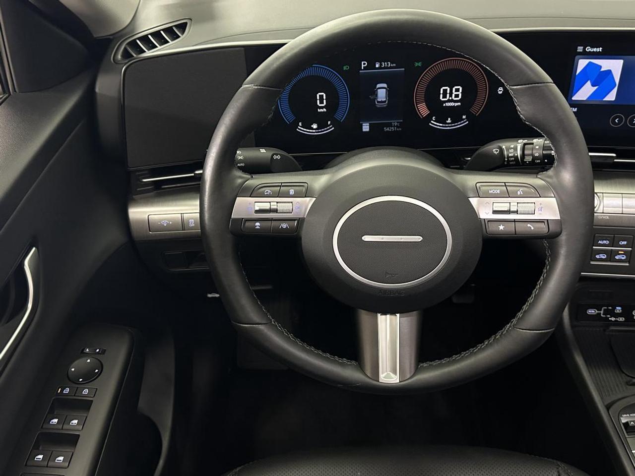 2025 Hyundai KONA 2.0L Preferred w/Trend Package PREFERRED/TREND PKG/AWD/LEATHER/ROOF/MORE! Photo