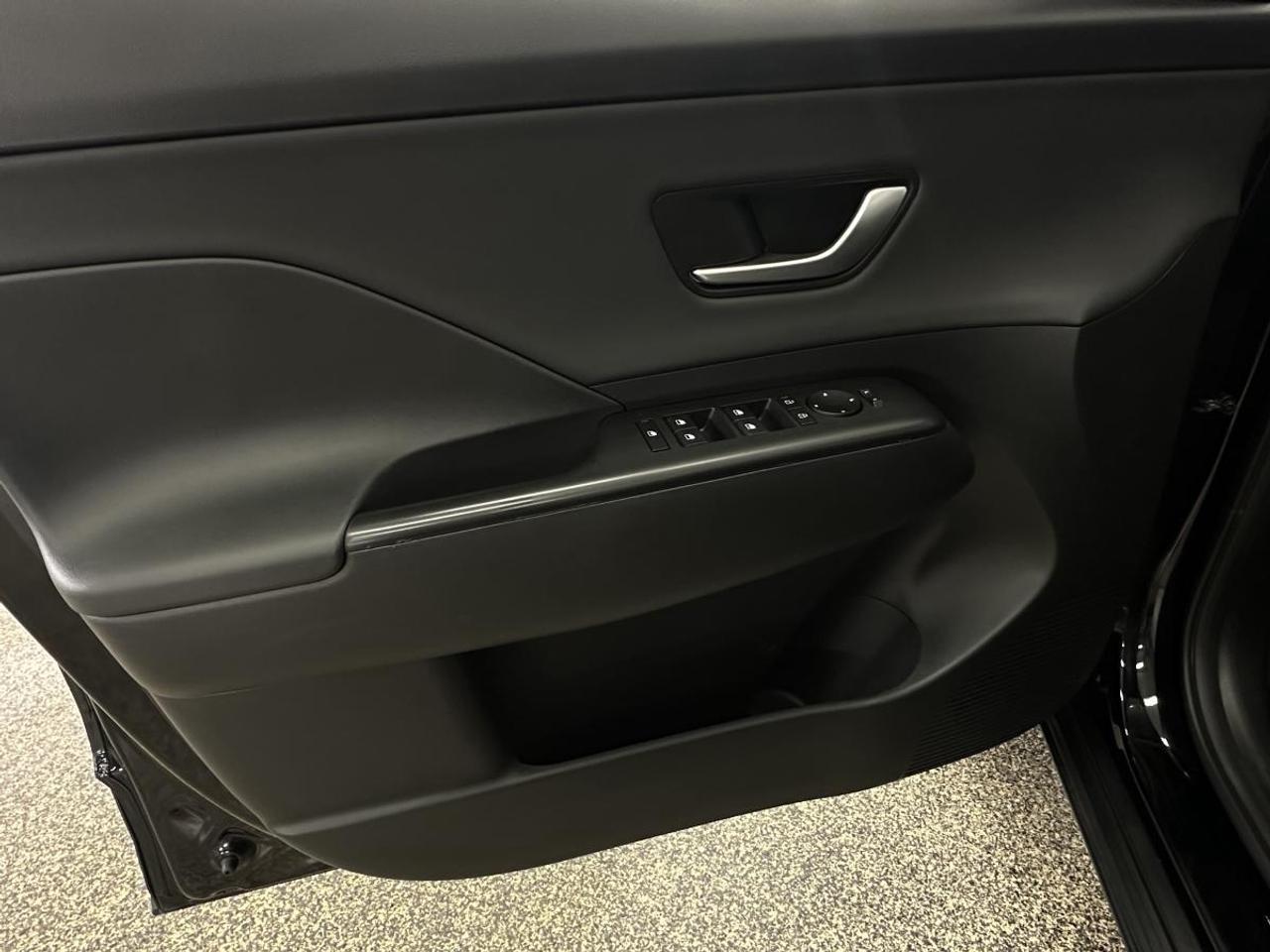 2025 Hyundai KONA 2.0L Preferred w/Trend Package PREFERRED/TREND PKG/AWD/LEATHER/ROOF/MORE! Photo