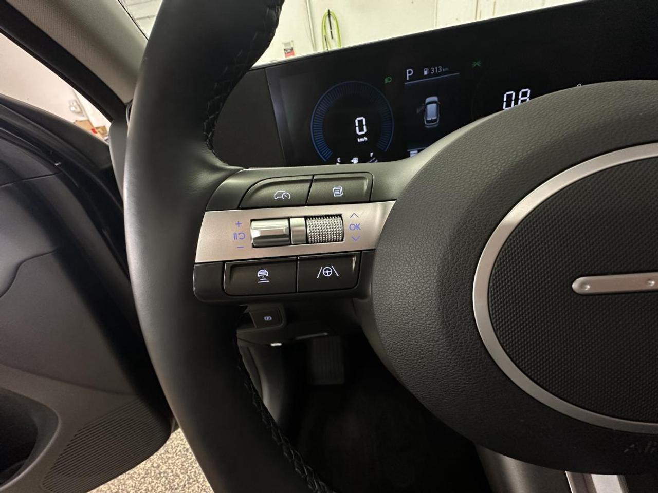 2025 Hyundai KONA 2.0L Preferred w/Trend Package PREFERRED/TREND PKG/AWD/LEATHER/ROOF/MORE! Photo