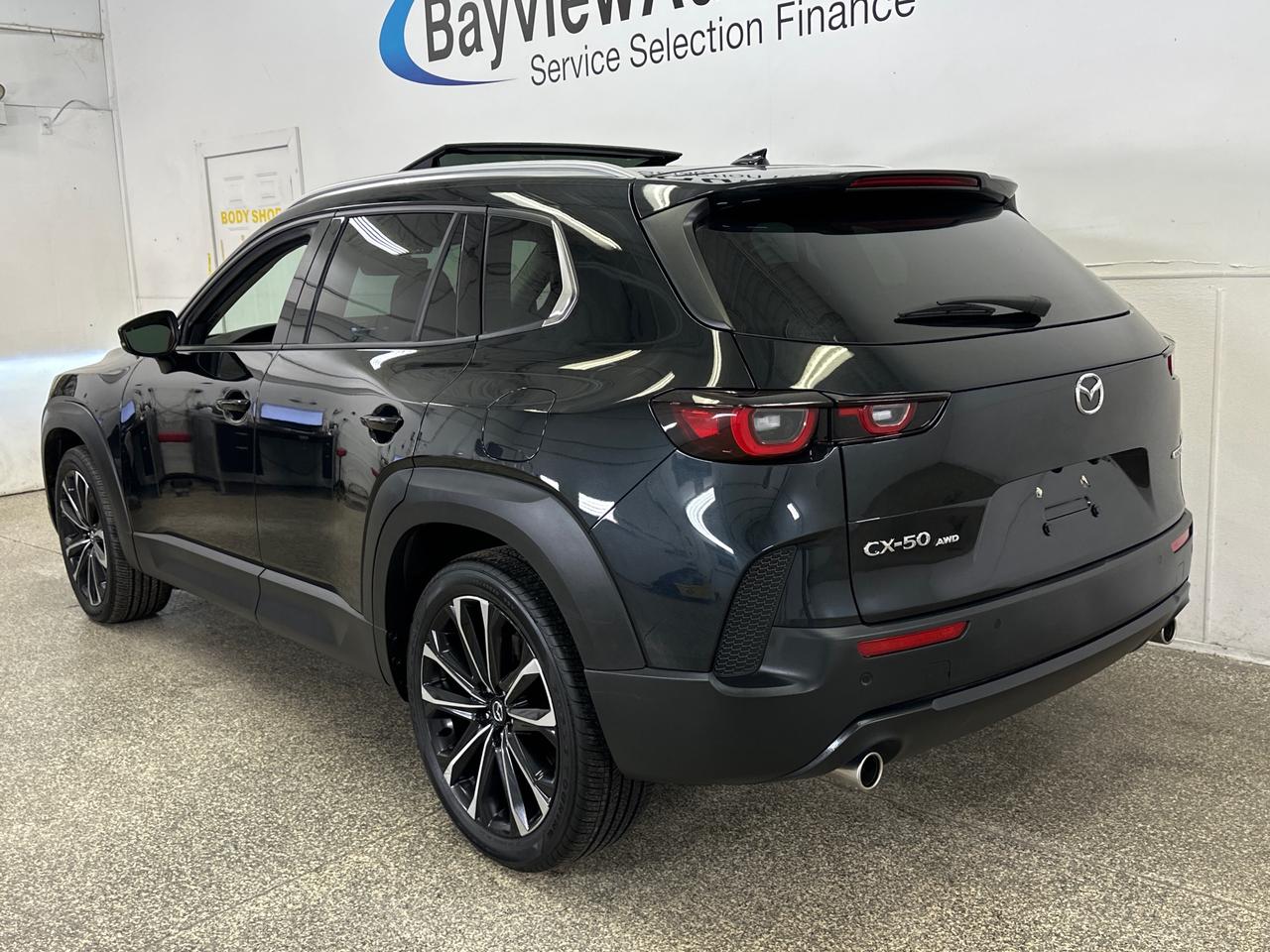 2025 Mazda CX-50 GT/AWD/14KM/BROWN LEATHER/PANOROOF/NAVI/1 OWNER LEASE RETURN! Photo4