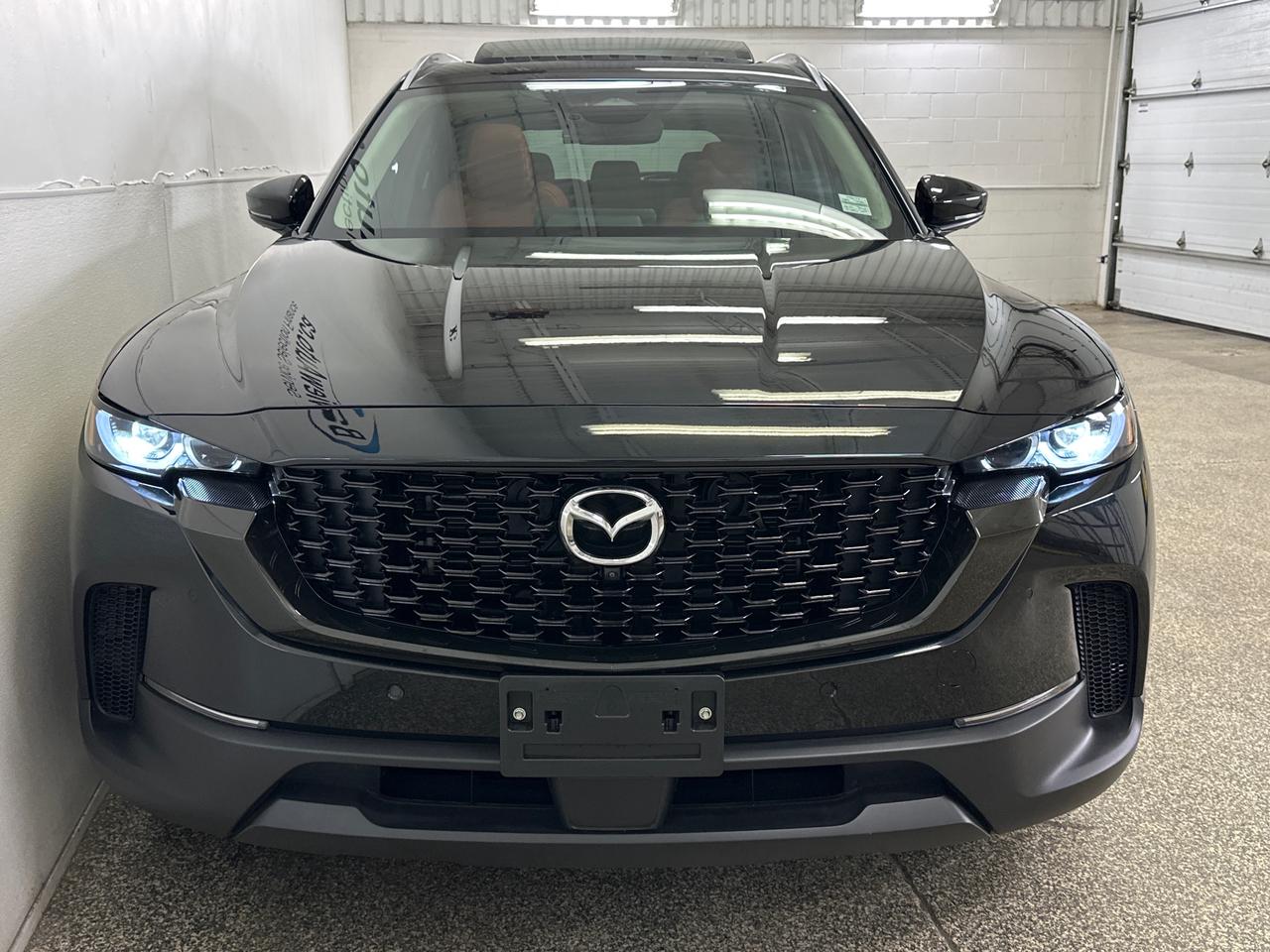 2025 Mazda CX-50 GT/AWD/14KM/BROWN LEATHER/PANOROOF/NAVI/1 OWNER LEASE RETURN! Photo
