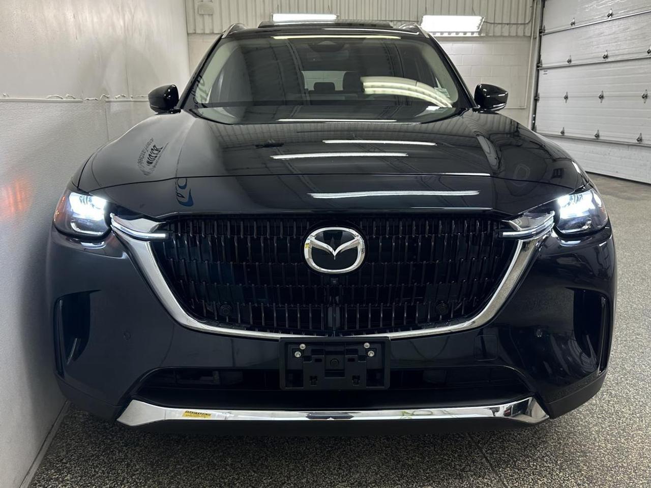 2025 Mazda CX-90 MHEV GT/HYBRID/AWD/7 PASSENGER/LEATHER/ROOF/NAV/1 OWNER LEASE RETURN! Photo