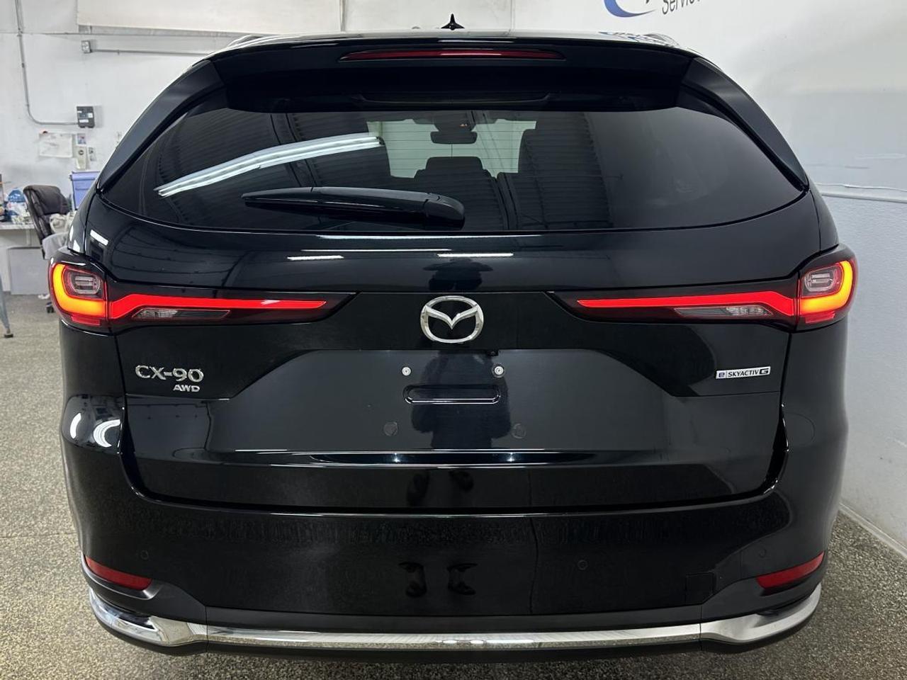 2025 Mazda CX-90 MHEV GT/HYBRID/AWD/7 PASSENGER/LEATHER/ROOF/NAV/1 OWNER LEASE RETURN! Photo