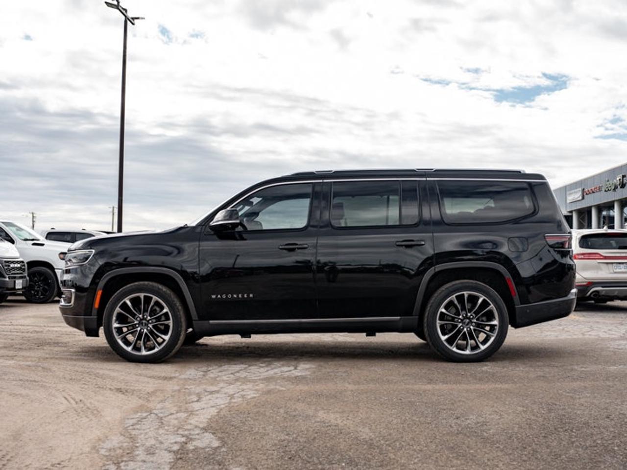 2022 Jeep Wagoneer Series III Photo4
