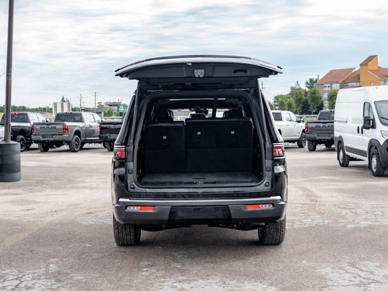 2022 Jeep Wagoneer Series III Photo