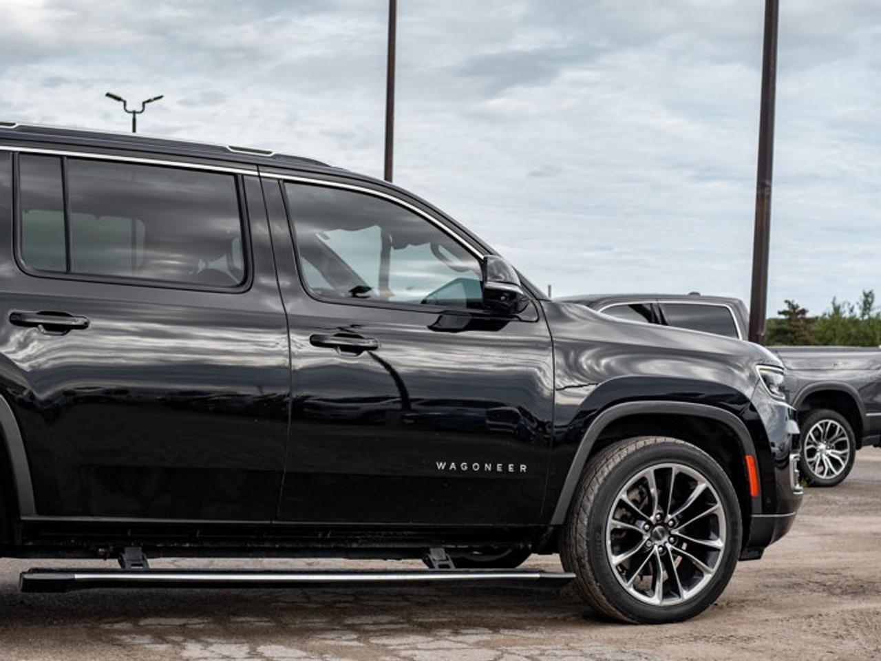 2022 Jeep Wagoneer Series III Photo