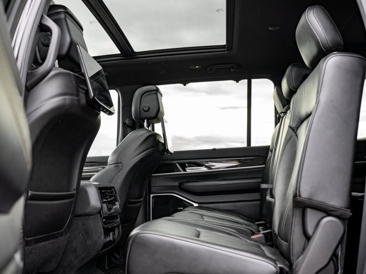 2022 Jeep Wagoneer Series III Photo
